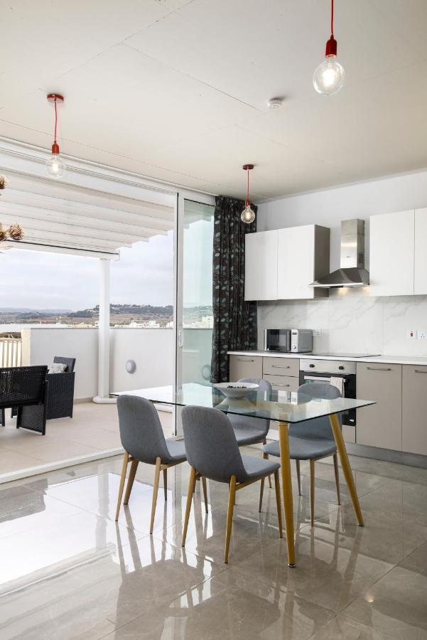 Hilltop Apartments - Stylish Comfort Living Close To The Sea, Bugibba セント・ポールズ・ベイ エクステリア 写真