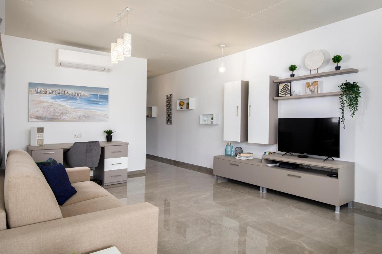 Hilltop Apartments - Stylish Comfort Living Close To The Sea, Bugibba セント・ポールズ・ベイ エクステリア 写真