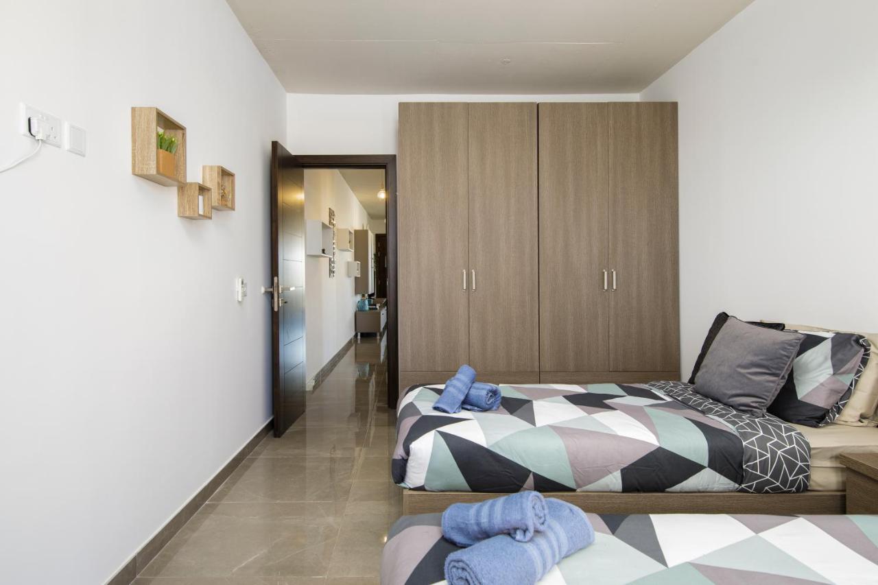 Hilltop Apartments - Stylish Comfort Living Close To The Sea, Bugibba セント・ポールズ・ベイ エクステリア 写真