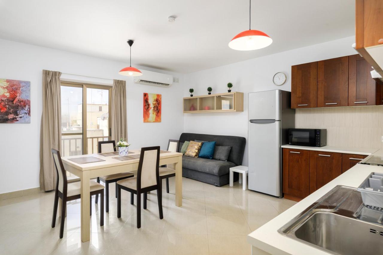 Hilltop Apartments - Stylish Comfort Living Close To The Sea, Bugibba セント・ポールズ・ベイ エクステリア 写真