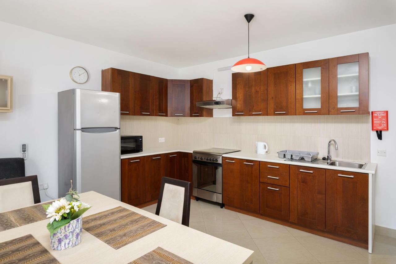 Hilltop Apartments - Stylish Comfort Living Close To The Sea, Bugibba セント・ポールズ・ベイ エクステリア 写真