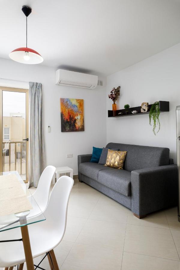 Hilltop Apartments - Stylish Comfort Living Close To The Sea, Bugibba セント・ポールズ・ベイ エクステリア 写真