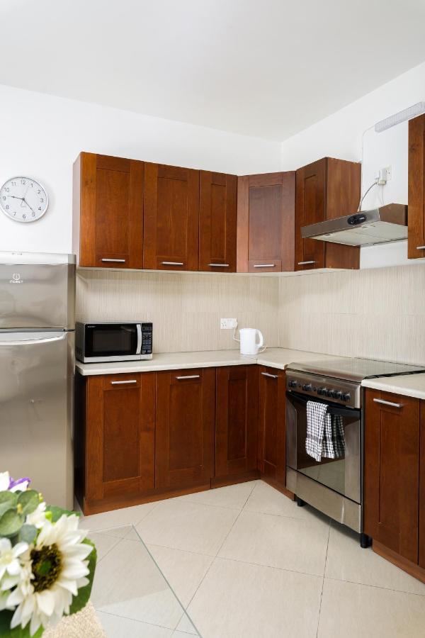 Hilltop Apartments - Stylish Comfort Living Close To The Sea, Bugibba セント・ポールズ・ベイ エクステリア 写真