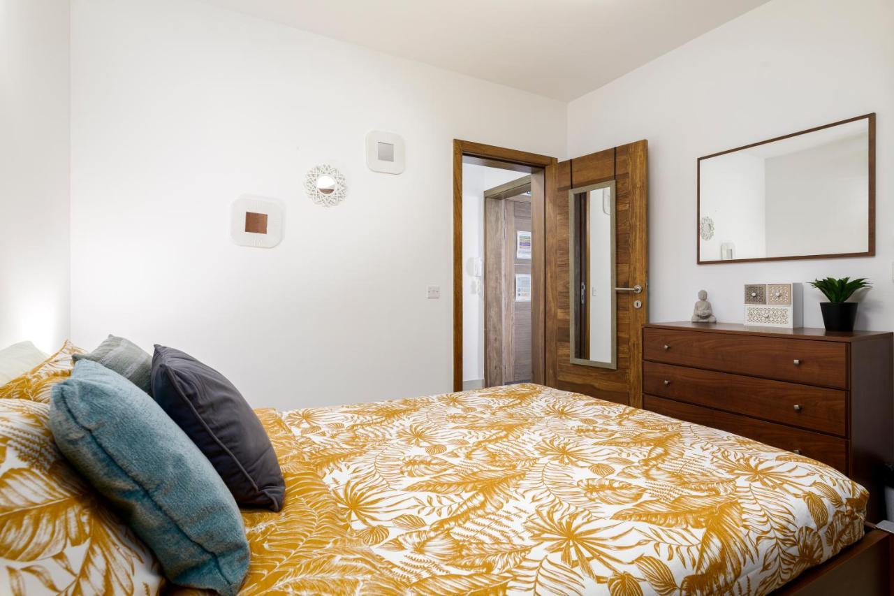 Hilltop Apartments - Stylish Comfort Living Close To The Sea, Bugibba セント・ポールズ・ベイ エクステリア 写真