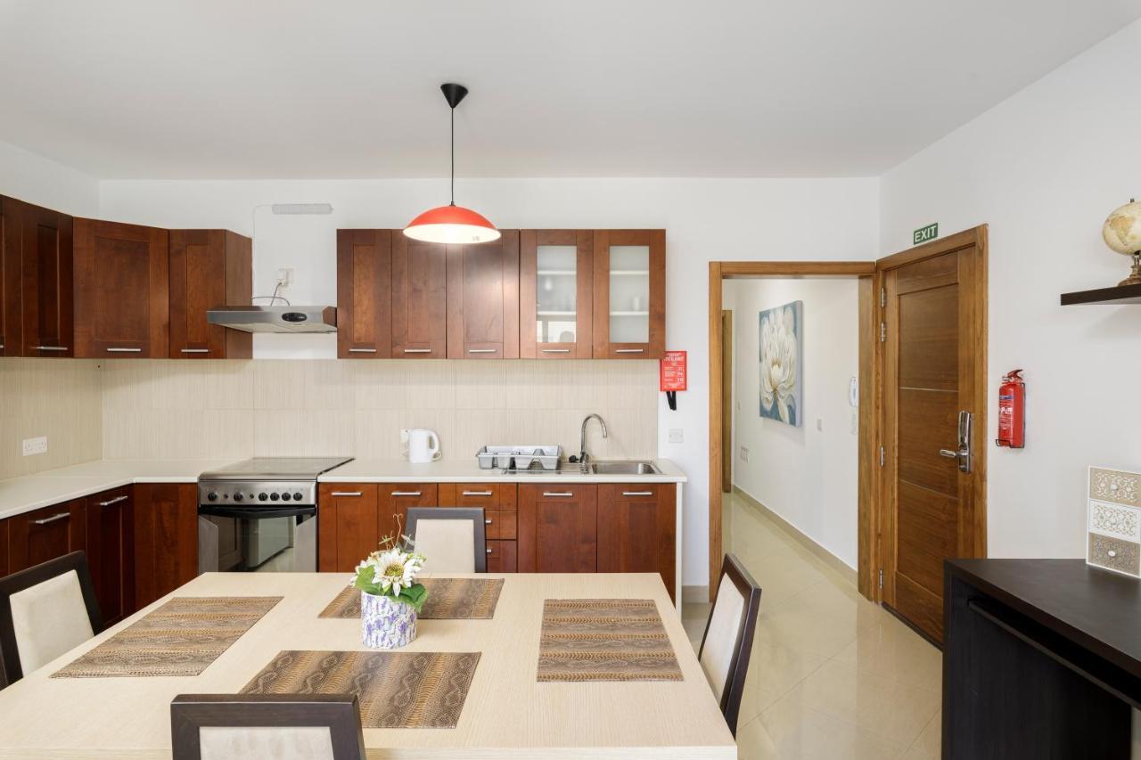 Hilltop Apartments - Stylish Comfort Living Close To The Sea, Bugibba セント・ポールズ・ベイ エクステリア 写真